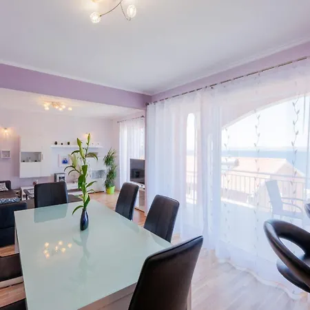 Two-bedroom In Apartamento Prigradica