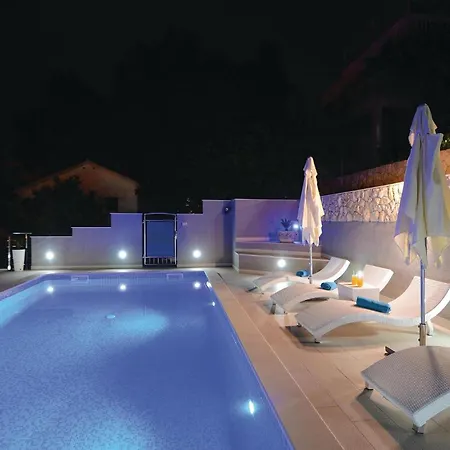 Apartment Two-bedroom In Prigradica