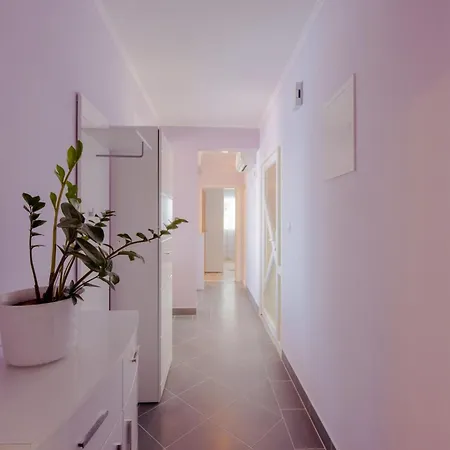 Two-bedroom In شقة *