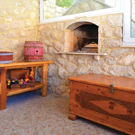 Two-bedroom In Apartament Prigradica