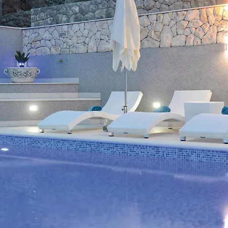 Two-bedroom In Prigradica