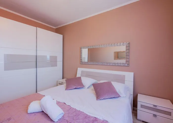 Two-bedroom In Διαμέρισμα *