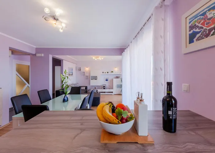 Two-bedroom In Διαμέρισμα Prigradica